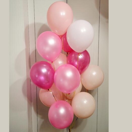 A set of 15 balls of pink shades on a weight