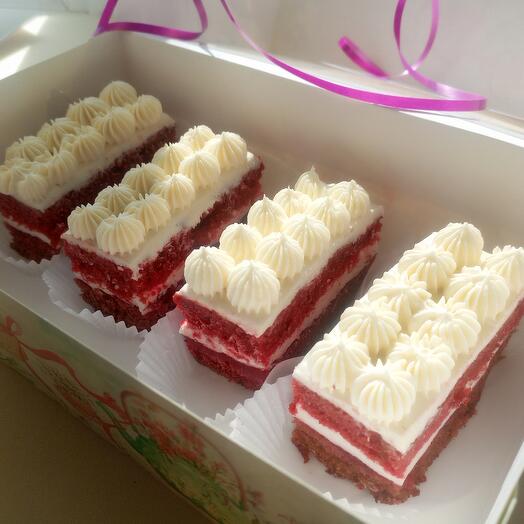"Pink velvet 4", a set of cakes of 4 pieces