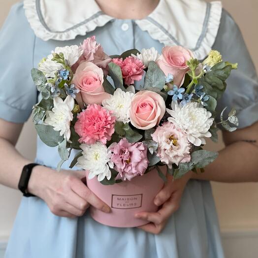 Bouquet of delicate flowers in the "Message" box