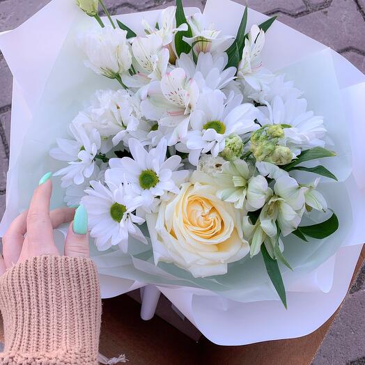 Margaritas con alstroemeria