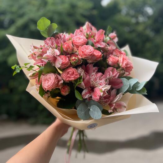 Rose and alstromeria 🌸