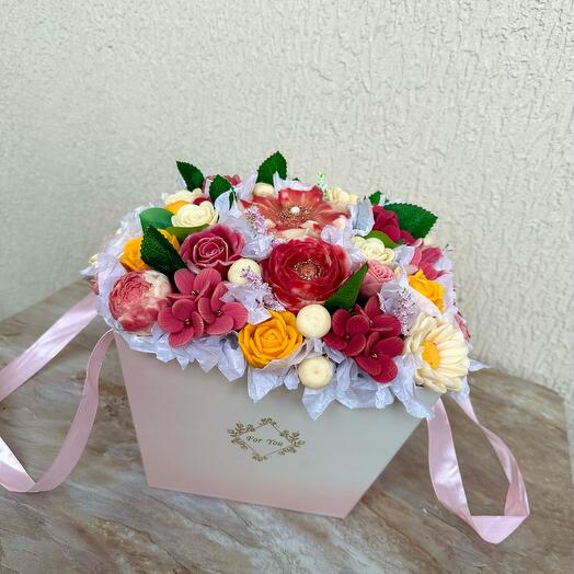 Шоколадный букет на праздник ассорти из цветов