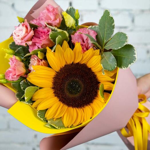Sunflower bouquet with mini eustoma