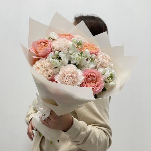 Ramo Delicado con rosa Peonía y Mattiola