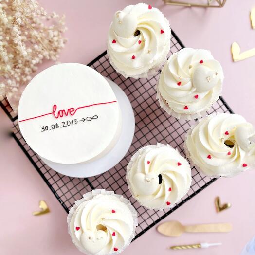 Подарочный набор на годовщину свадьбы бенто с капкейками