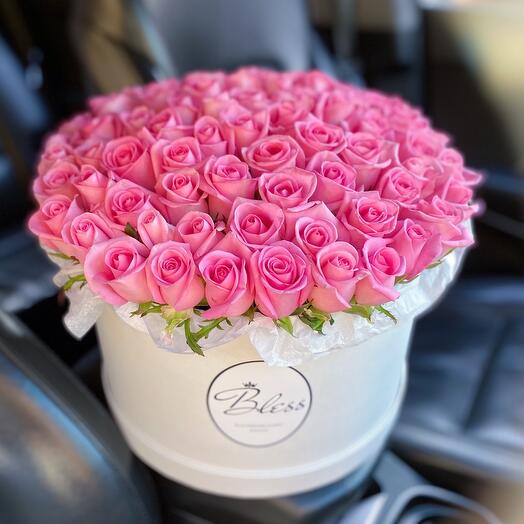 Цветы розовые в коробке