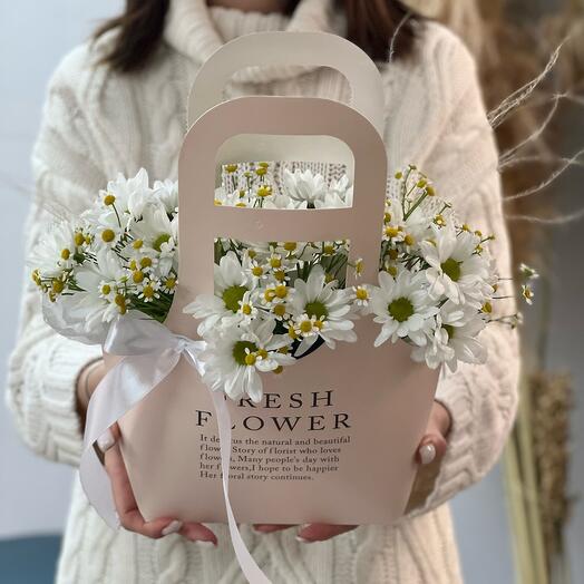 Handbag with daisies and chrysanthemum