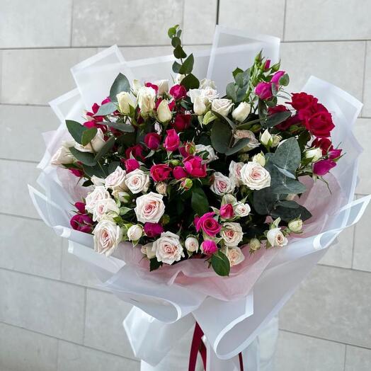 Букет из кустовых роз