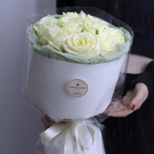 9 white roses
