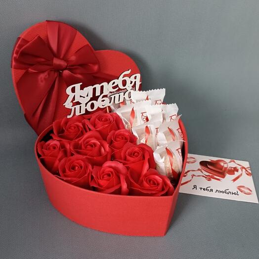 Подарочный набор из мыльных роз с рафаэлло