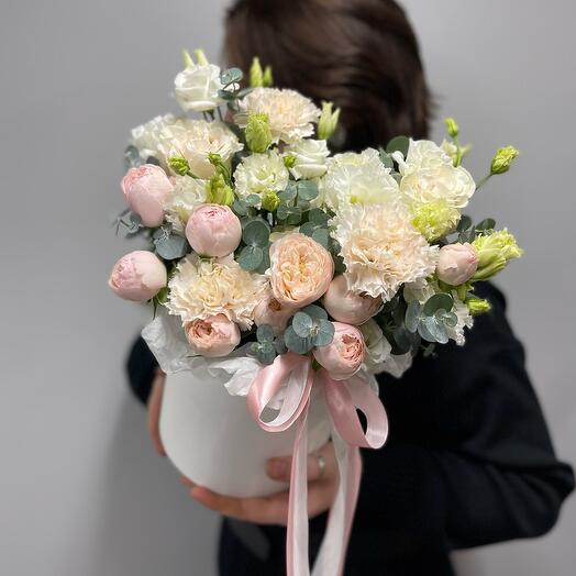 Delicate composition with peony-shaped roses 2