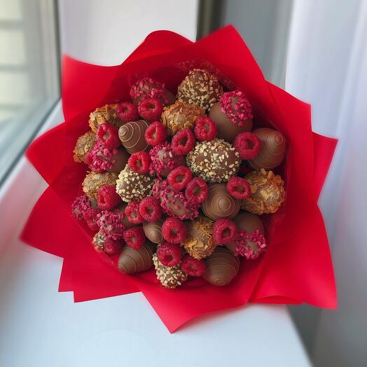 Bouquet of chocolate-covered strawberries with raspberries 25 berries "Malinka Berry"