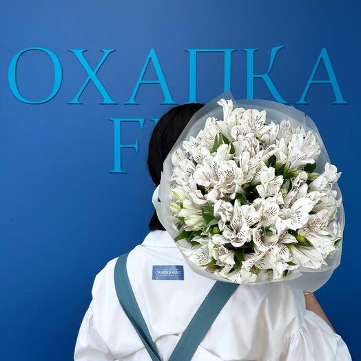 Букет Альстромерий, белые, 15 шт, в сумке переноске