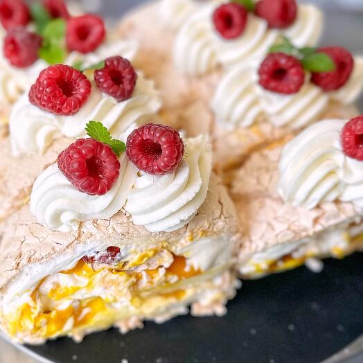 Mango Raspberry Meringue roll