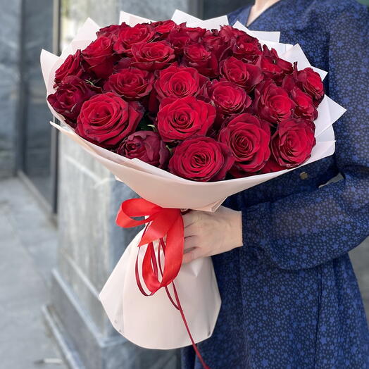 30 red roses