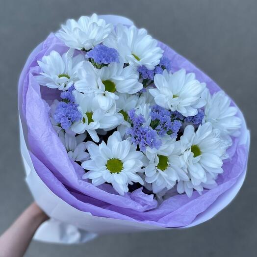 Букет-комплимент из ромашек и статицы