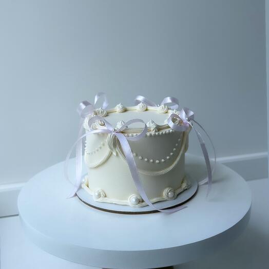 Lambeth-style mini cake