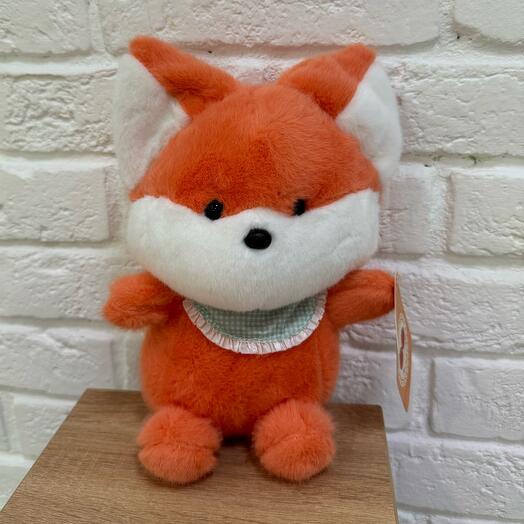 Рыжий лисенок