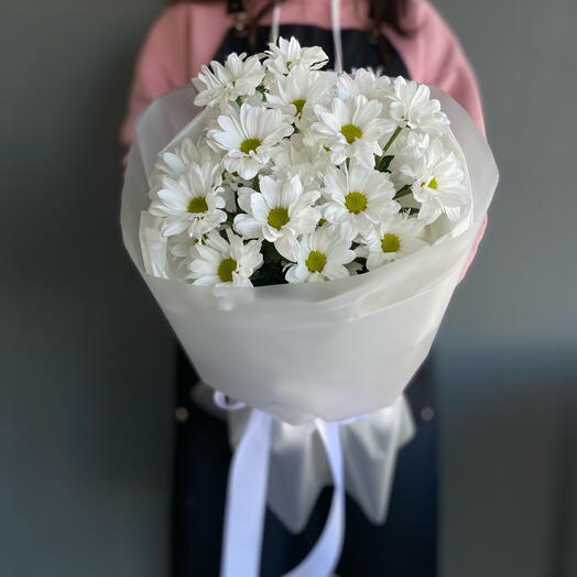 White bouquet of daisies