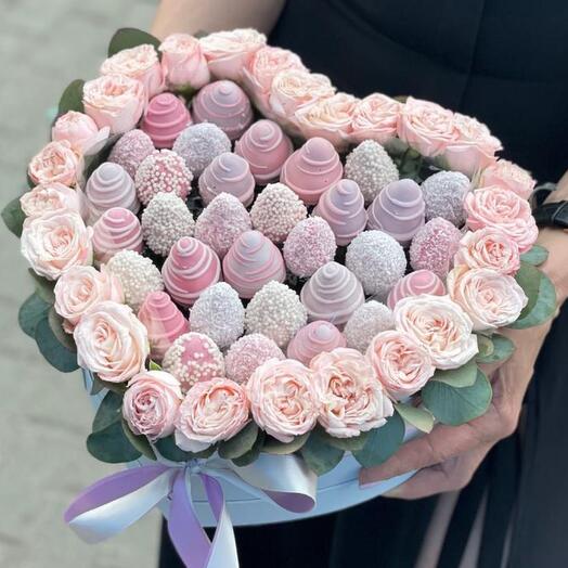 Сердце 26 Purple - клубника в шоколаде и кустовая роза