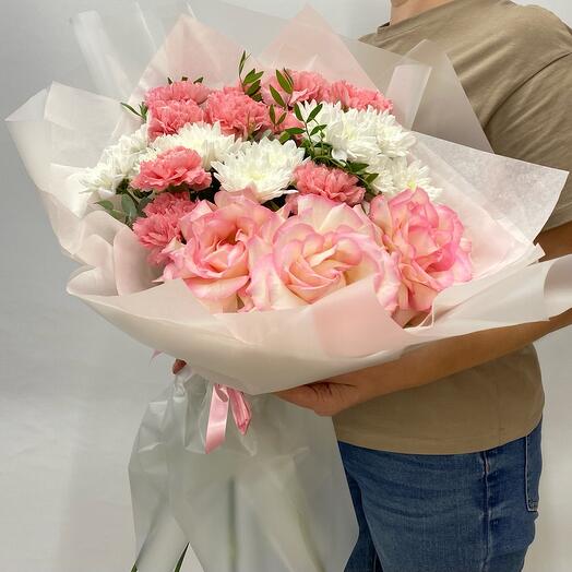 Bouquet of Roses, Chrysanthemums and Dianthus