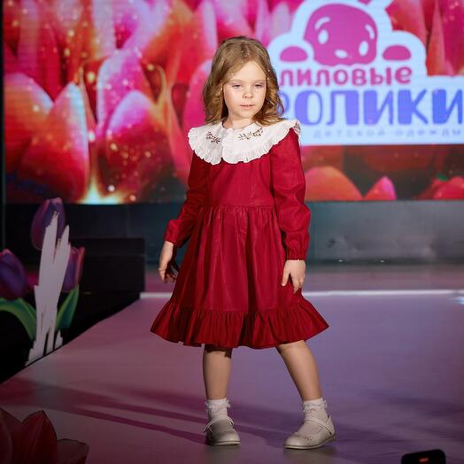 Платье с воротником