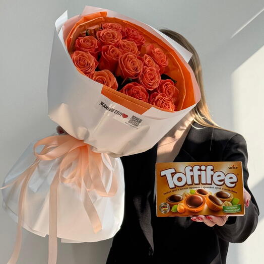 Комбо из 15 оранжевых роз и Тоффии