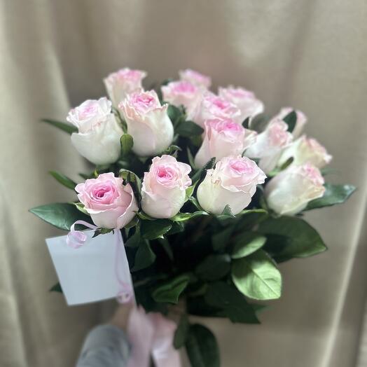Букет из 25 нежных роз