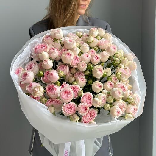 Gran ramo de delicadas rosas en forma de peonía