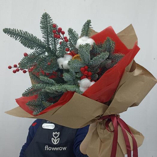 Букет Зимний с красными ягодами и нобилисом