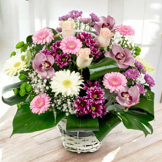 Dulzura Floral en Cesta