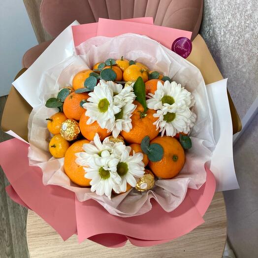 Букет из мандаринов и цветов