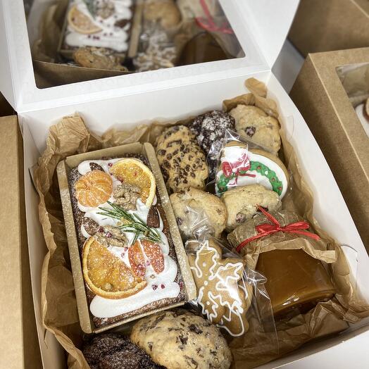 Набор новогодний с карамелью с кексом с печеньем кукис пряники