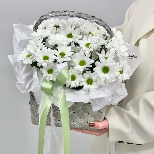 Корзина композиция с цветами ромашки