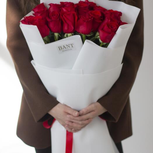 19 красных роз 60-70см