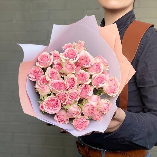 Bouquet of 7 pink spray roses
