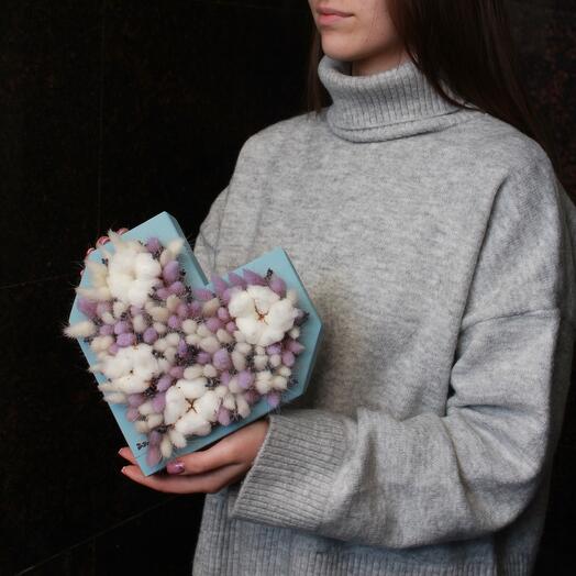 Сердце из сухоцветов голубое