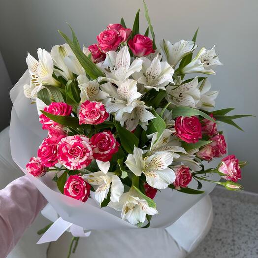 3 кустовые розы + альстромерия🤍🩷