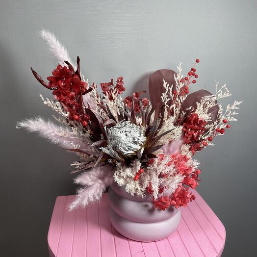 Экзотическая композиция из сухоцветов