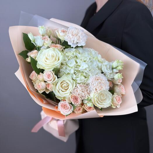 Original Vanilla bouquet with hydrangea and white roses