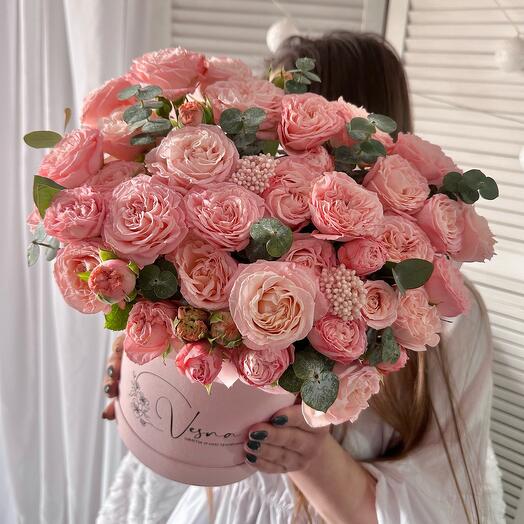 Flowers in the box: peony-shaped coral bush roses and eucalyptus twigs🌿 Size M