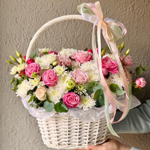 Цветочная корзинка с хризантемой и кустовой розой🌸