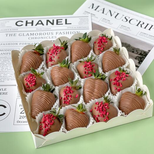 Chocolate-covered strawberries 16-20pcs