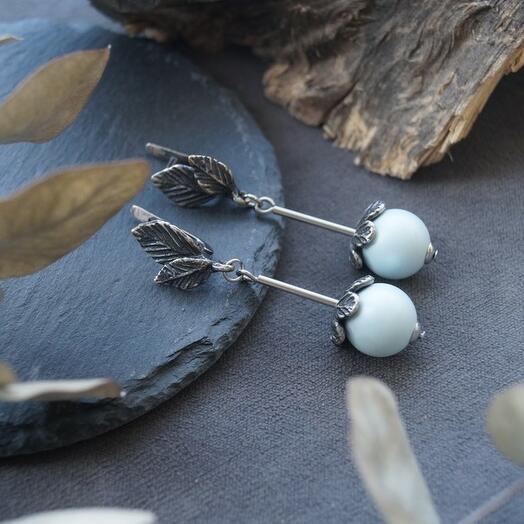 Серьги "Голубика" со стеклянным жемчугом и авторской фурнитурой