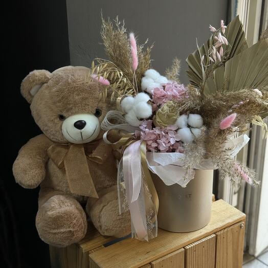 Коробка стабилизированных цветов и мишка 💕