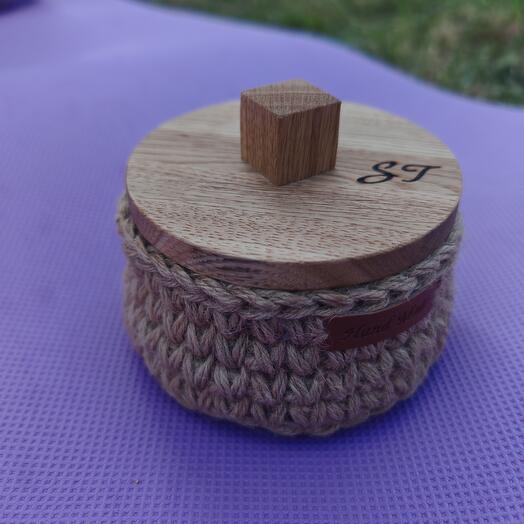 Корзиночка из джута с крышкой из дуба