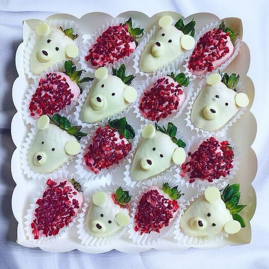 Клубника в шоколаде Bear White