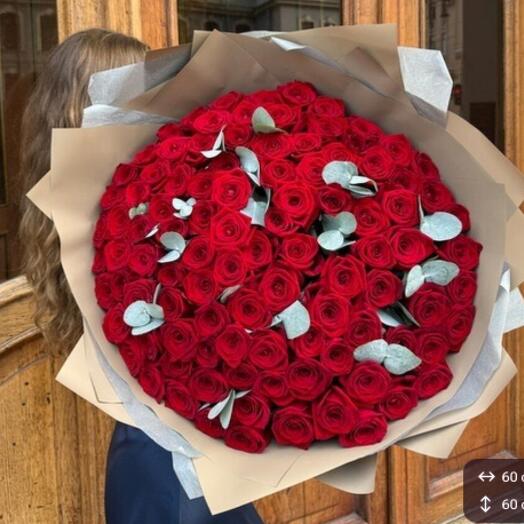 101 Красная Роза (70 см) с эвкалиптом в крафт упаковке