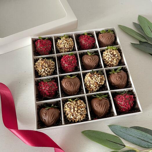 Клубника в шоколаде , 16 ягоды