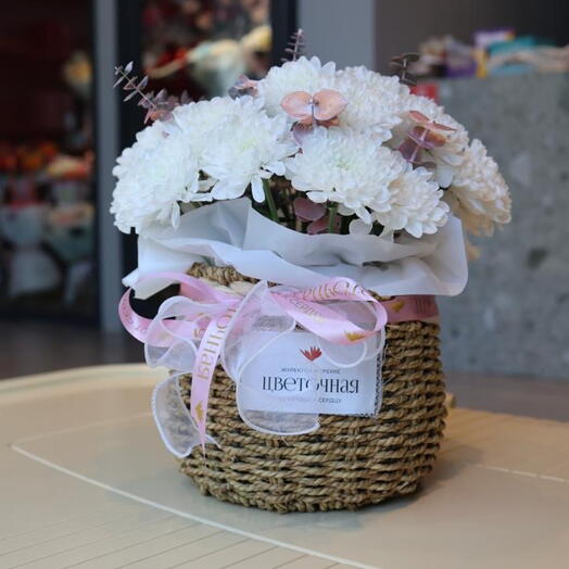 Нежная композиция в корзине